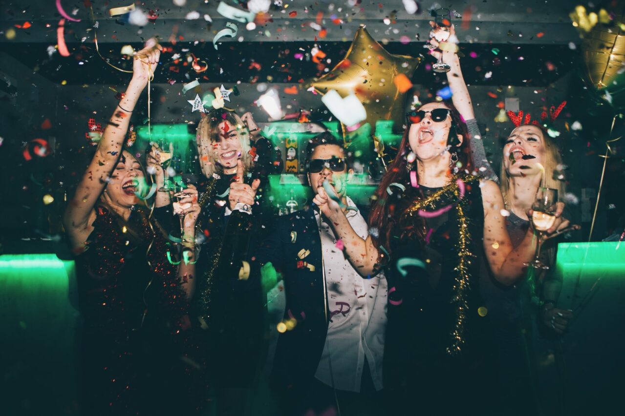 f0de9757-4748-4069-b63a-dd701af7e351 Work colleges partying